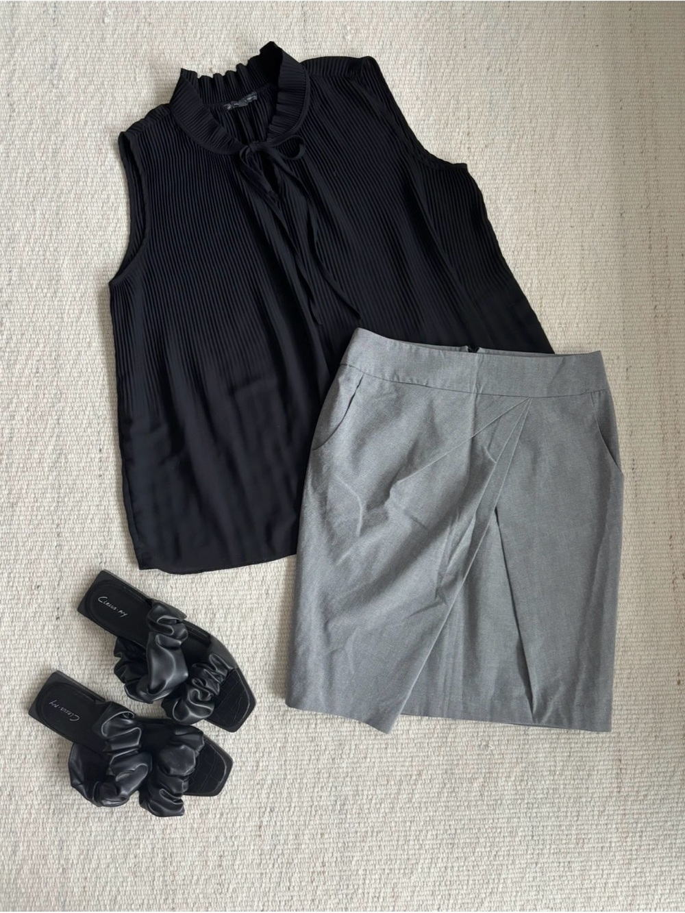 | Chapter One | Grey Pleated Front Pencil Skirt Women’s size 4